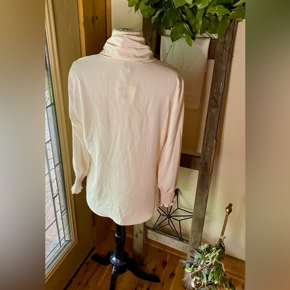 ✨Anne Klein Smocked-Cuff Tie-Neck Blouse✨ NWT - Picture 4 of 15